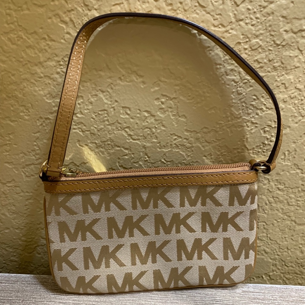 Michael Kors wristlet
